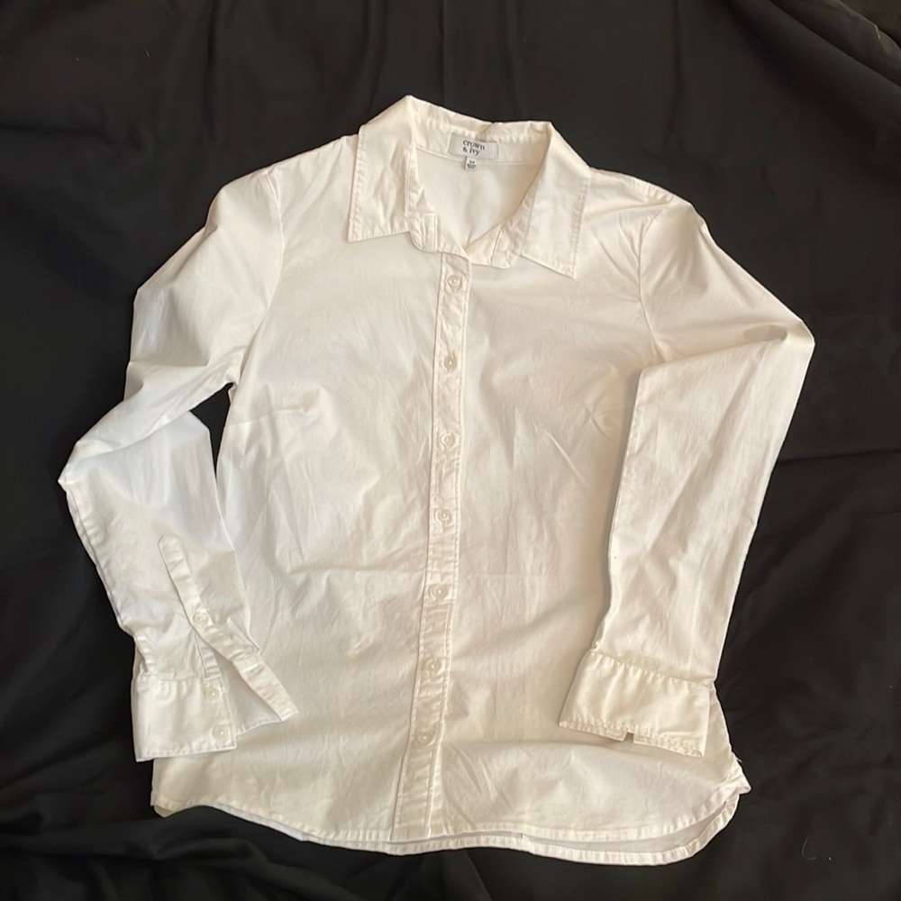 Classic Crown & Ivy tailored blouse